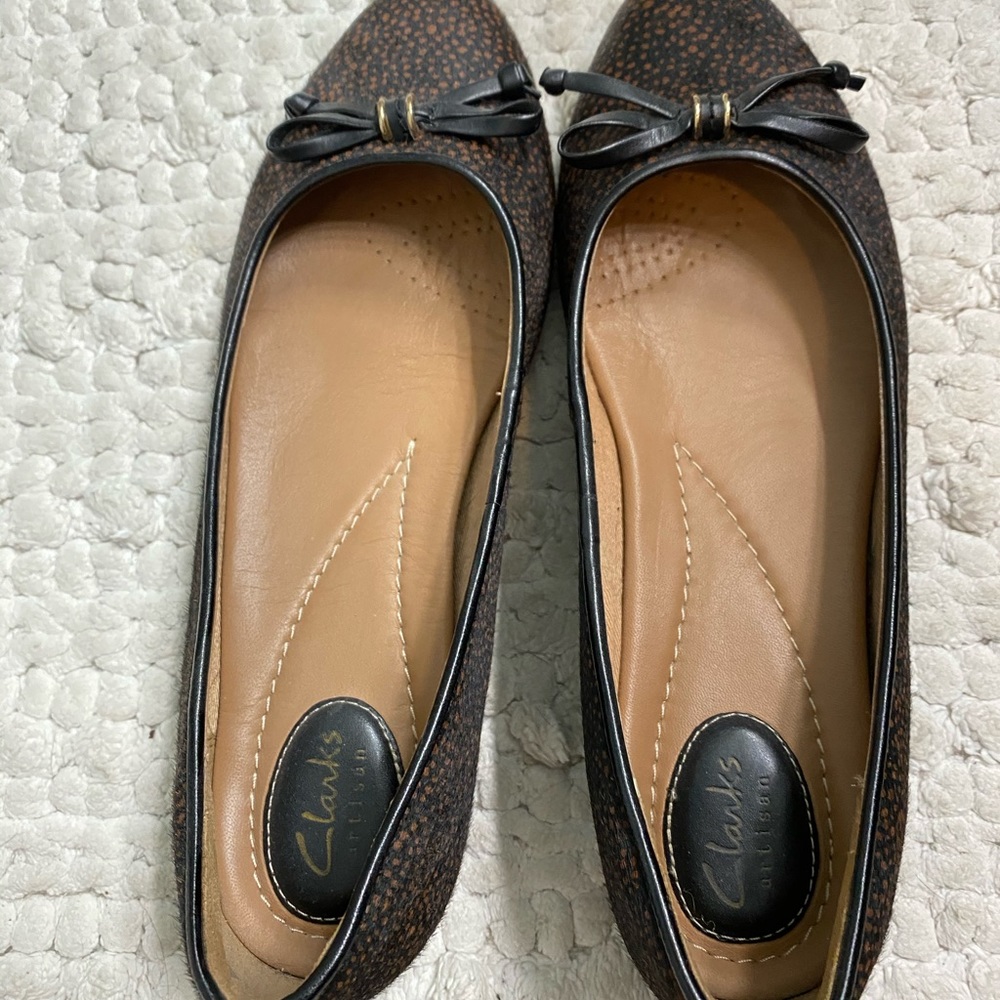 Clarks Super cute mild leopard pattern shoes.